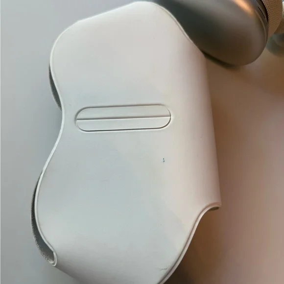 Sleek Silver and White Over-Ear Headphones - Picture 6 of 6